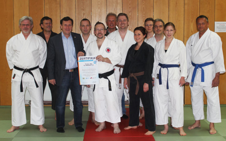 2014_TGL_Presse_Karate_Zertifikat_Uebergabe