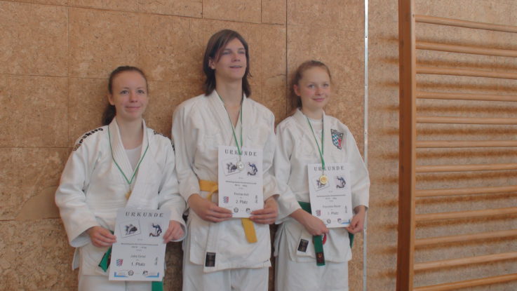 Franziska Bauer und Julia Ernst werden Niederbayerische Meisterinnen im Judo