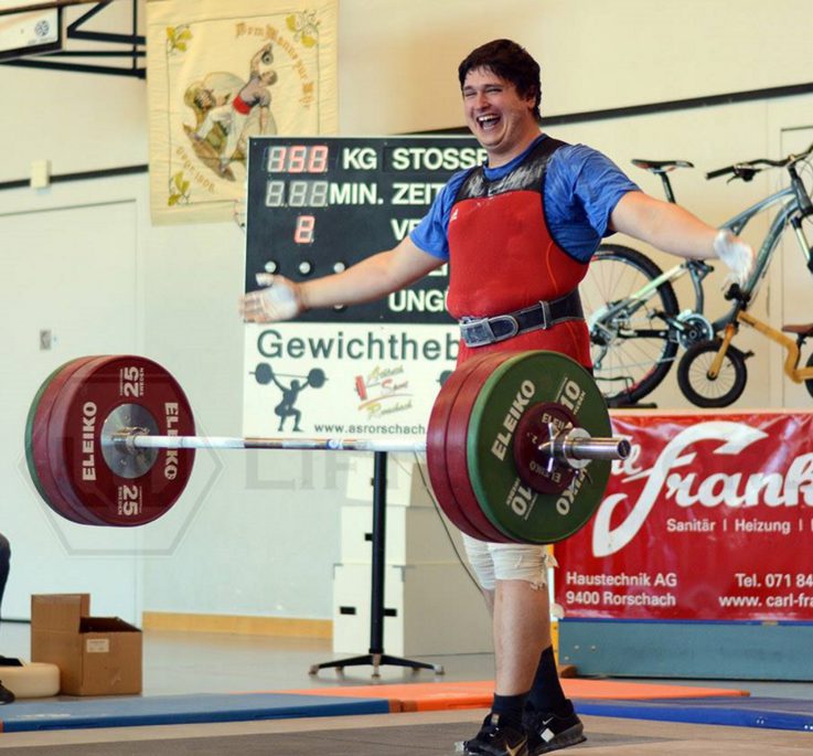 Dennis Budimovic siegt mit dem Bayern-Team beim Alpencup im Gewichtheben