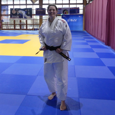 Alexa Bauer besteht Prüfung zum 1. DAN