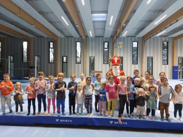 Kinderturnstunde Mo 15 Uhr Kinderturnstunde Mo 15 Uhr