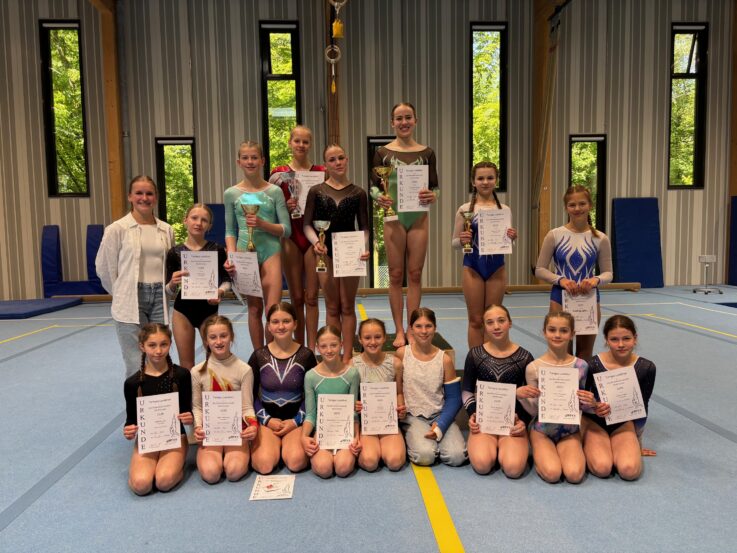 Turnerinnen der TGL im 1. Durchgang