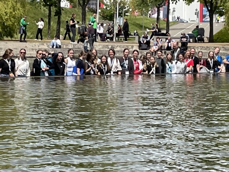 Gemeinsam wagten wir den Sprung ins Wasser