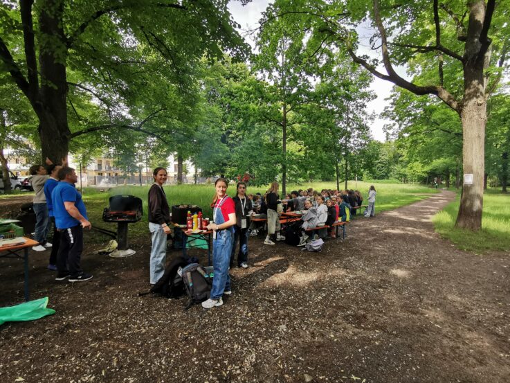 Gemeinsames Grillen im Park